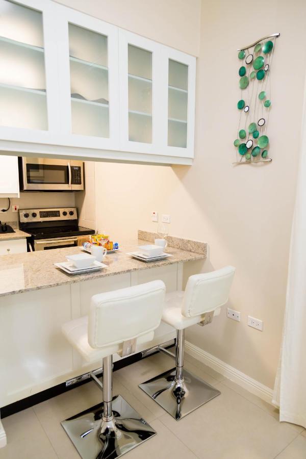 Choose To Be Happy At Ei8Ht! - Super Studios And Penthouse Apartment Kingston Exterior foto